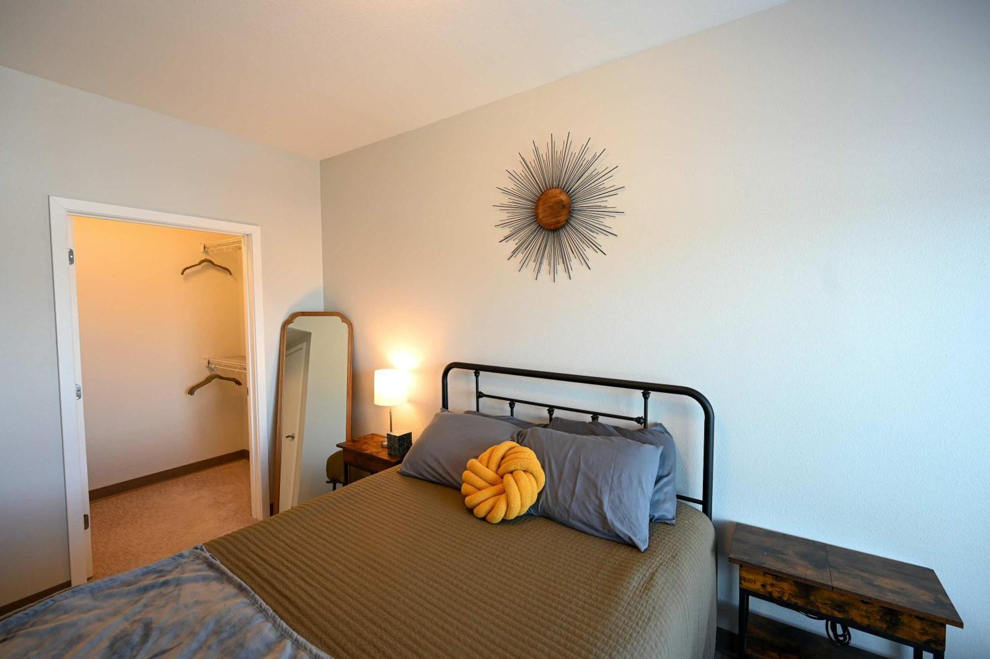 2 Bedroom Brand New Apartment Near Mayo, Park Free Rochester Exterior photo